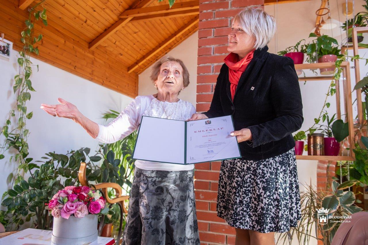 A 90 éves Miski Lajosnét köszöntötték